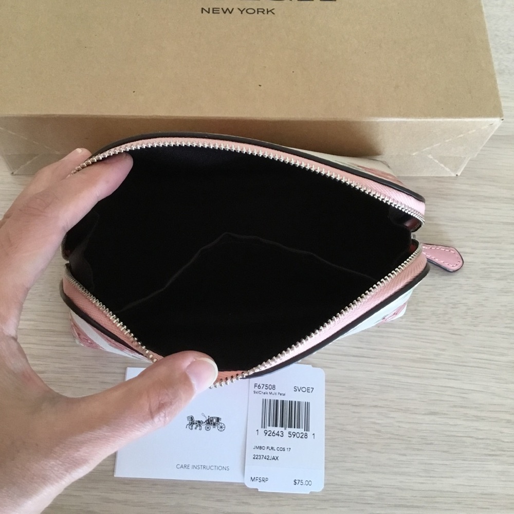 🌸Coach Cosmetic Case 17 In Chalk Multi Petal NWT. - Picture 5 of 6